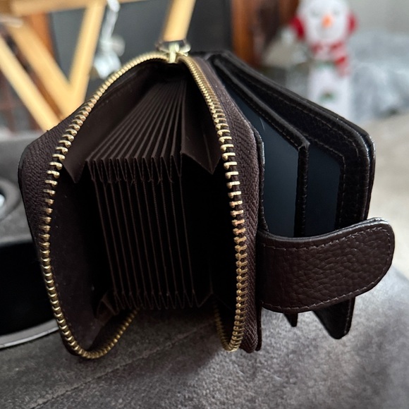 Sleek Dark  Brown Key & Card Holder - Picture 2 of 3